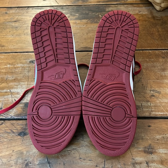 Nike Air Jordan Retro Hi 1 OF GS Black/Gym Red/White - Size 9. Worn only once! - Picture 7 of 10